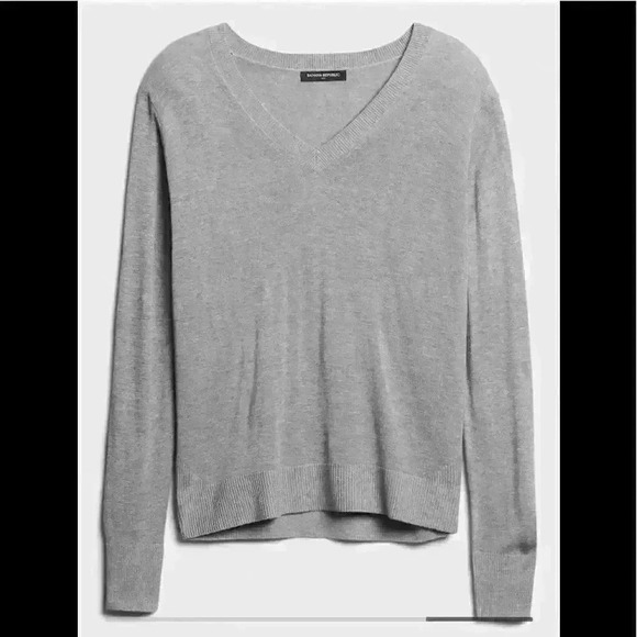 Banana Republic V-Neck Sweater Match Back - Picture 3 of 5